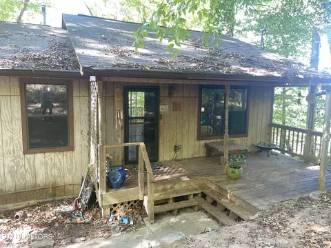 330 Melton Hill Dr, Clinton, TN 37716