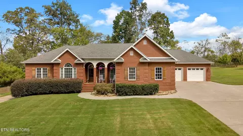 210 Foxglove Ln, Maryville, TN 37801