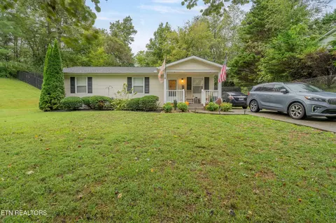 624 Melton Hill Dr, Clinton, TN 37716