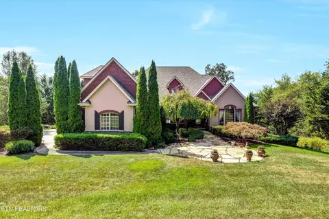 300 Conkinnon Dr, Lenoir City, TN 37772
