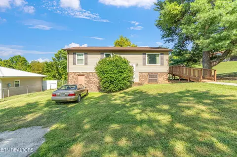 3413 Russellwood Dr, Rockford, TN 37853