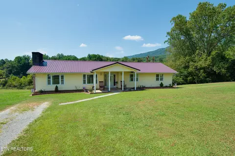 405 Greene Ln, La Follette, TN 37766