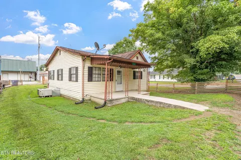 308 Railroad Ave, Rocky Top, TN 37769