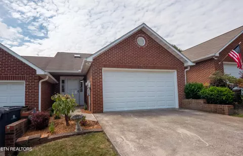 2466 Glen Meadow Rd, Knoxville, TN 37909