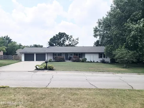 2119 Chesterfield Dr, Maryville, TN 37803