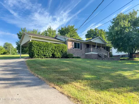 8644 Old Midway Rd, Lenoir City, TN 37772