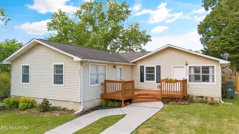 2037 Countryhill Ln, Knoxville, TN 37923