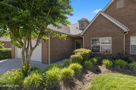 701 Glenview Cir, Lenoir City, TN 37771