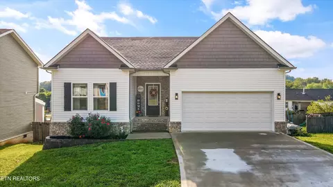 2100 Bluebonnet Dr, Mascot, TN 37806