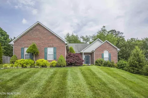2450 Maple Crest Ln, Knoxville, TN 37921