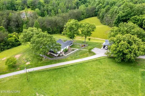 1622 S Delozier Rd, Seymour, TN 37865