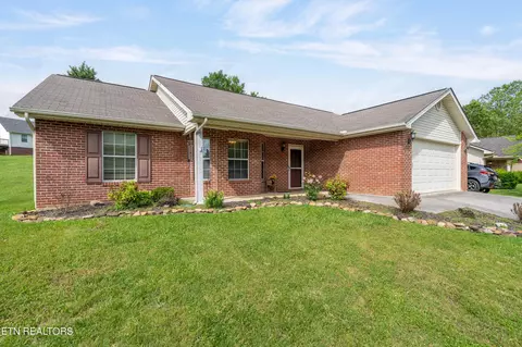 1031 Willow Creek Cir, Maryville, TN 37804