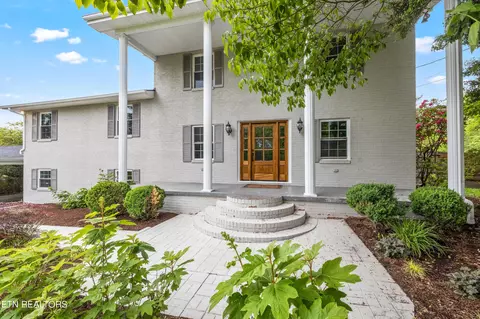801 Woodview Dr, Knoxville, TN 37912