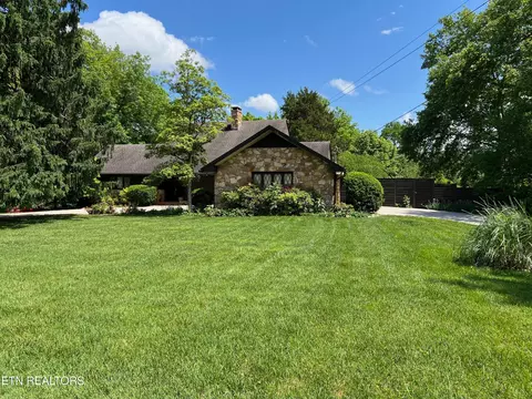 10028 El Pinar Dr, Knoxville, TN 37922