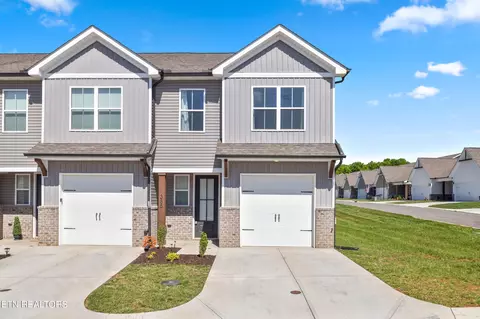 385 Harper Village Way, Lenoir City, TN 37771