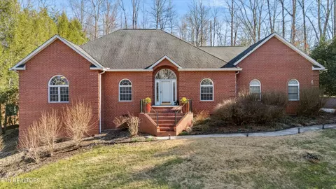 143 Whippoorwill Dr, Oak Ridge, TN 37830