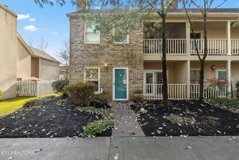 8611 Old Carriage Ct, Knoxville, TN 37923