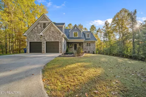 4211 Fox Hills Dr, Louisville, TN 37777