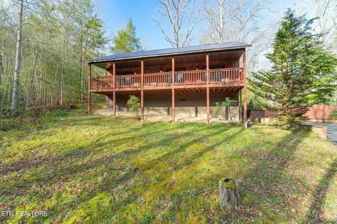 3220 Holly Ln, Sevierville, TN 37862