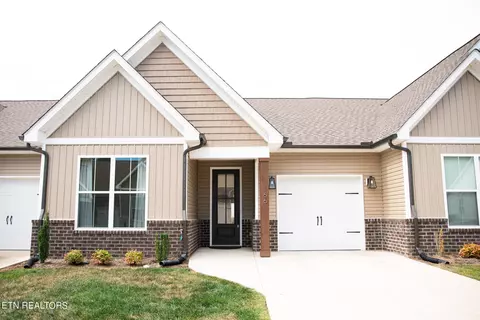 166 Gray Wolf Way, Lenoir City, TN 37771