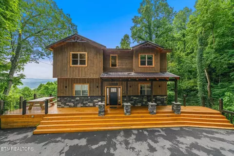 1525 Zermatt Ct, Gatlinburg, TN 37738