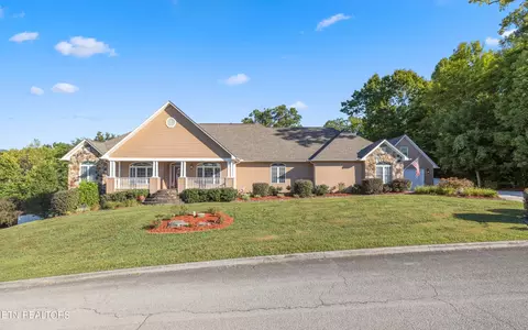 117 Forest Cove Ct, Jacksboro, TN 37757