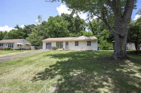 5209 NW Evelyn Dr, Knoxville, TN 37909