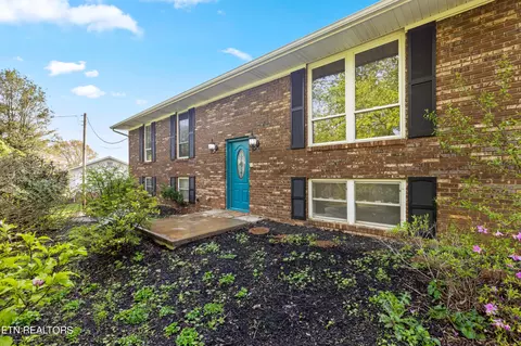 423 Kendall Rd, Knoxville, TN 37919