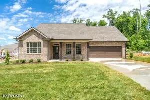 1814 Mountain Dr, Lenoir City, TN 37772