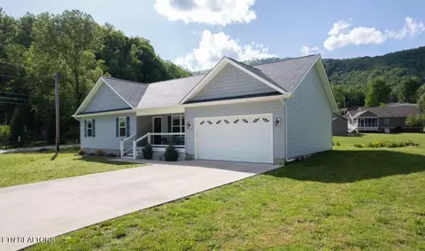107 Hope Weir Ln, Jacksboro, TN 37757