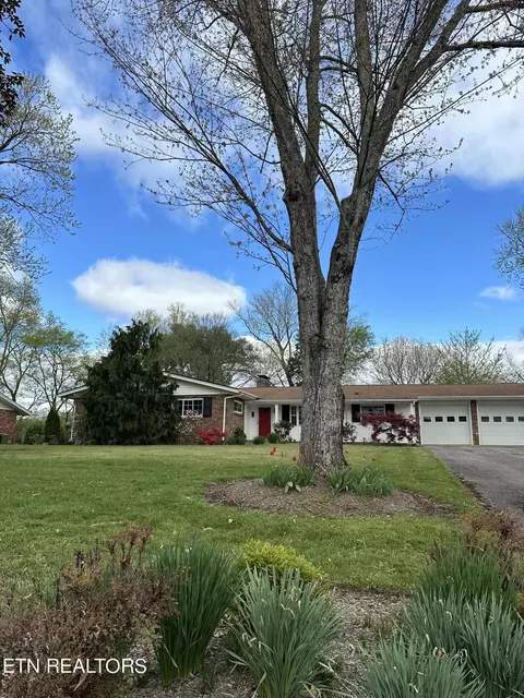 8209 Corteland Dr, Knoxville, TN 37909