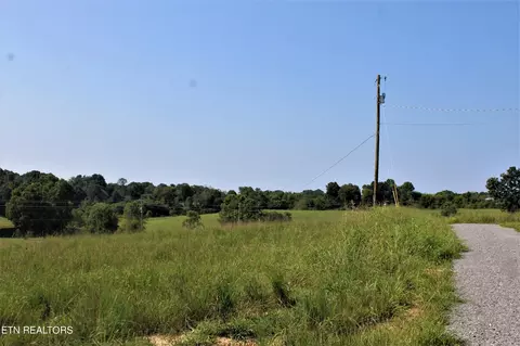372 Oakland Rd, Sweetwater, TN 37874