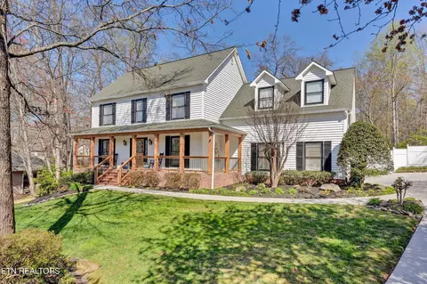 169 Country Walk Dr, Powell, TN 37849