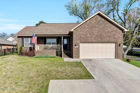 911 Montgomery Ln, Maryville, TN 37803