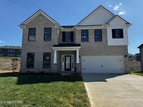 12142 Grand Forks Dr, Knoxville, TN 37932