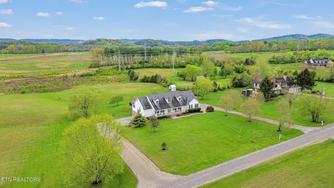 641 Mannela Dr, Strawberry Plains, TN 37871