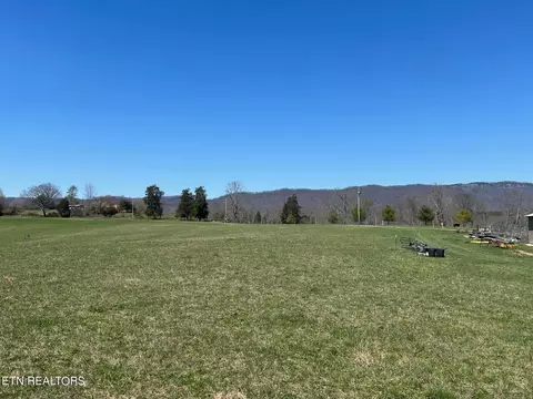 305 Chapel Heights Ln, La Follette, TN 37766