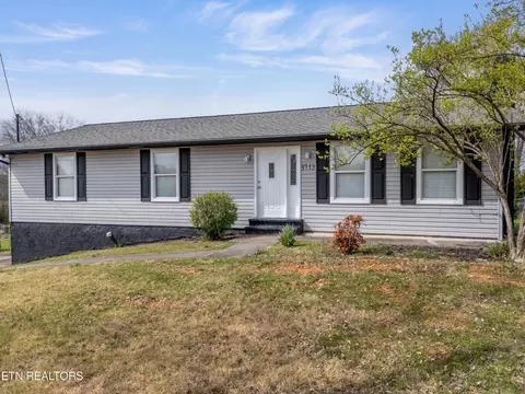 3713 Fairfield Dr, Maryville, TN 37804