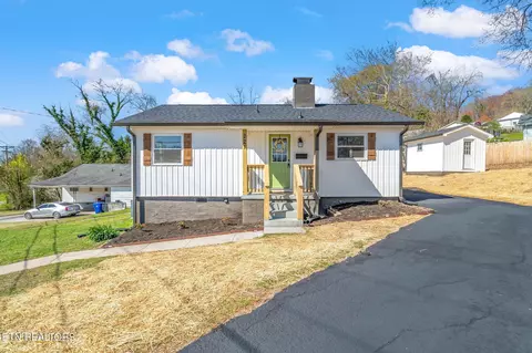 121 California Ave, Oak Ridge, TN 37830
