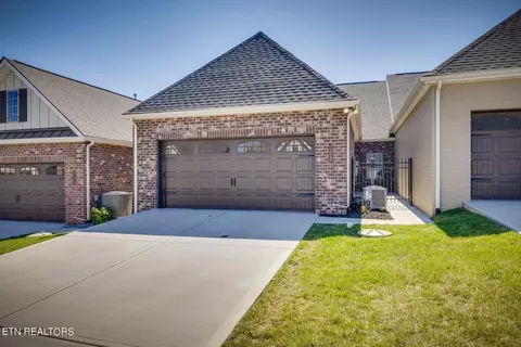 12624 Needlepoint Dr, Knoxville, TN 37934
