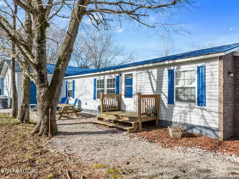 818 W Hemlock St, La Follette, TN 37766