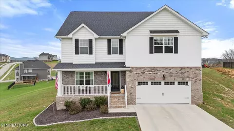 101 Hitchberry Rd, Oak Ridge, TN 37830