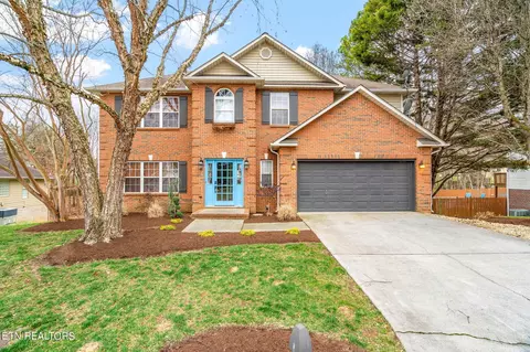 1835 Pinestraw Ln, Knoxville, TN 37932