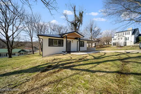 206 S 6th St, La Follette, TN 37766
