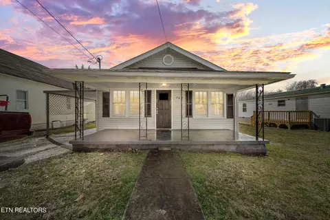 702 S Cumberland Ave, La Follette, TN 37766