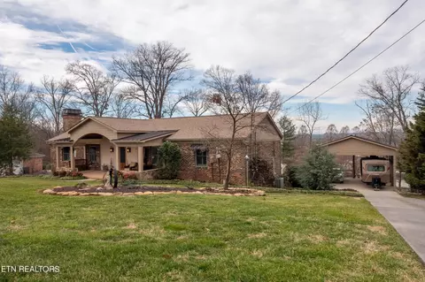 8621 Sandhurst Dr, Knoxville, TN 37923