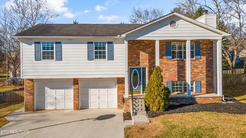 2122 Bishops Bridge Rd, Knoxville, TN 37922