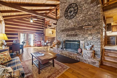 803 Blackberry Ridge Dr, Lenoir City, TN 37772