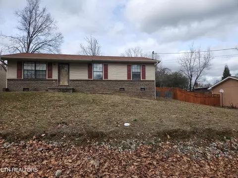 161 Finley Dr, Lenoir City, TN 37771