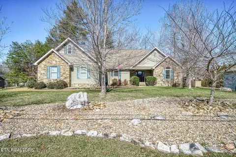 100 Edgemere Dr, Crossville, TN 38558